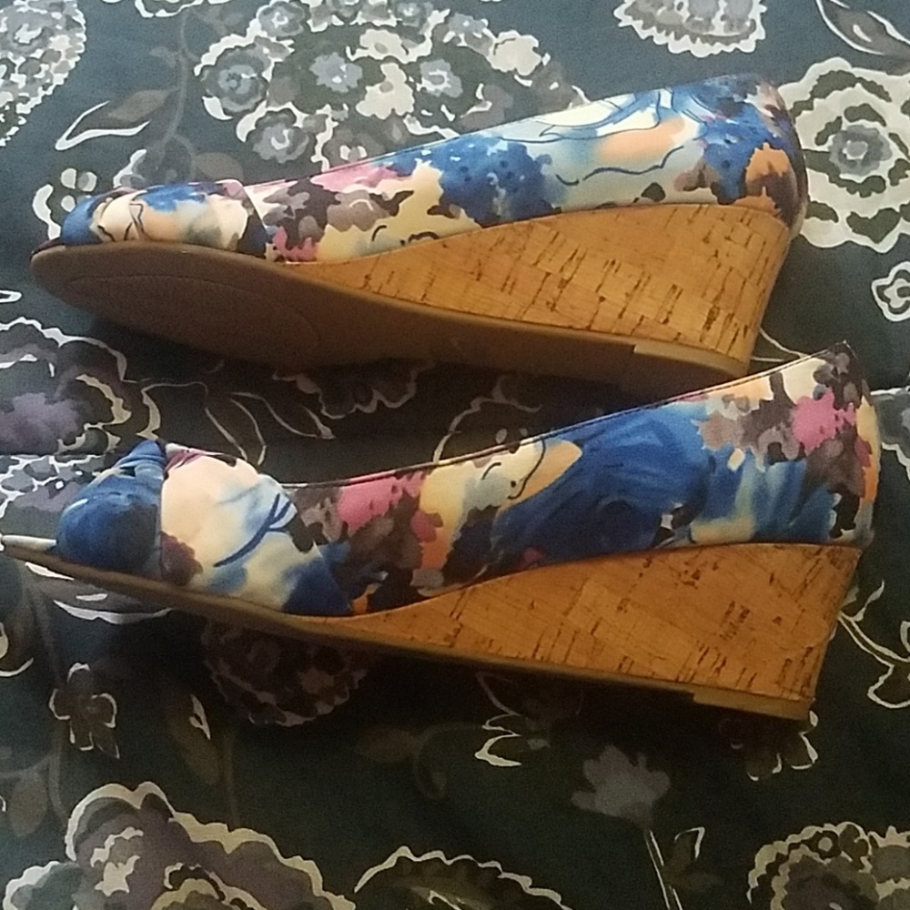 Flower Shoes - Picture 3 of 4